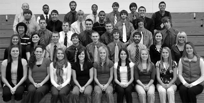 Photo by Kate Knippling. 2010-2011 DSU Indoor and Outdoor Men’s and Woman’s Track and Field Team.